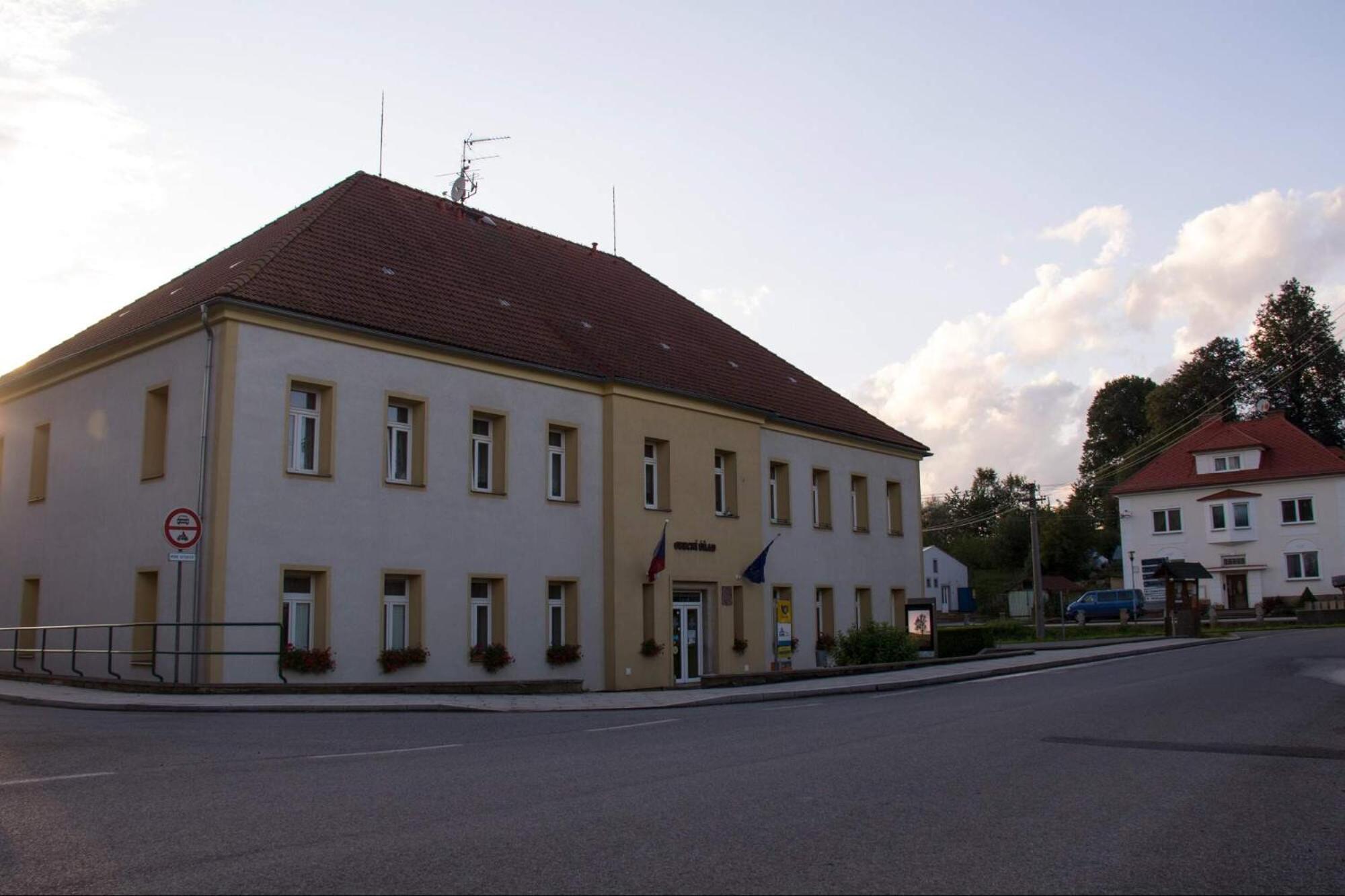 Restaurace Na Krizovatce Leilighet Božanov Eksteriør bilde