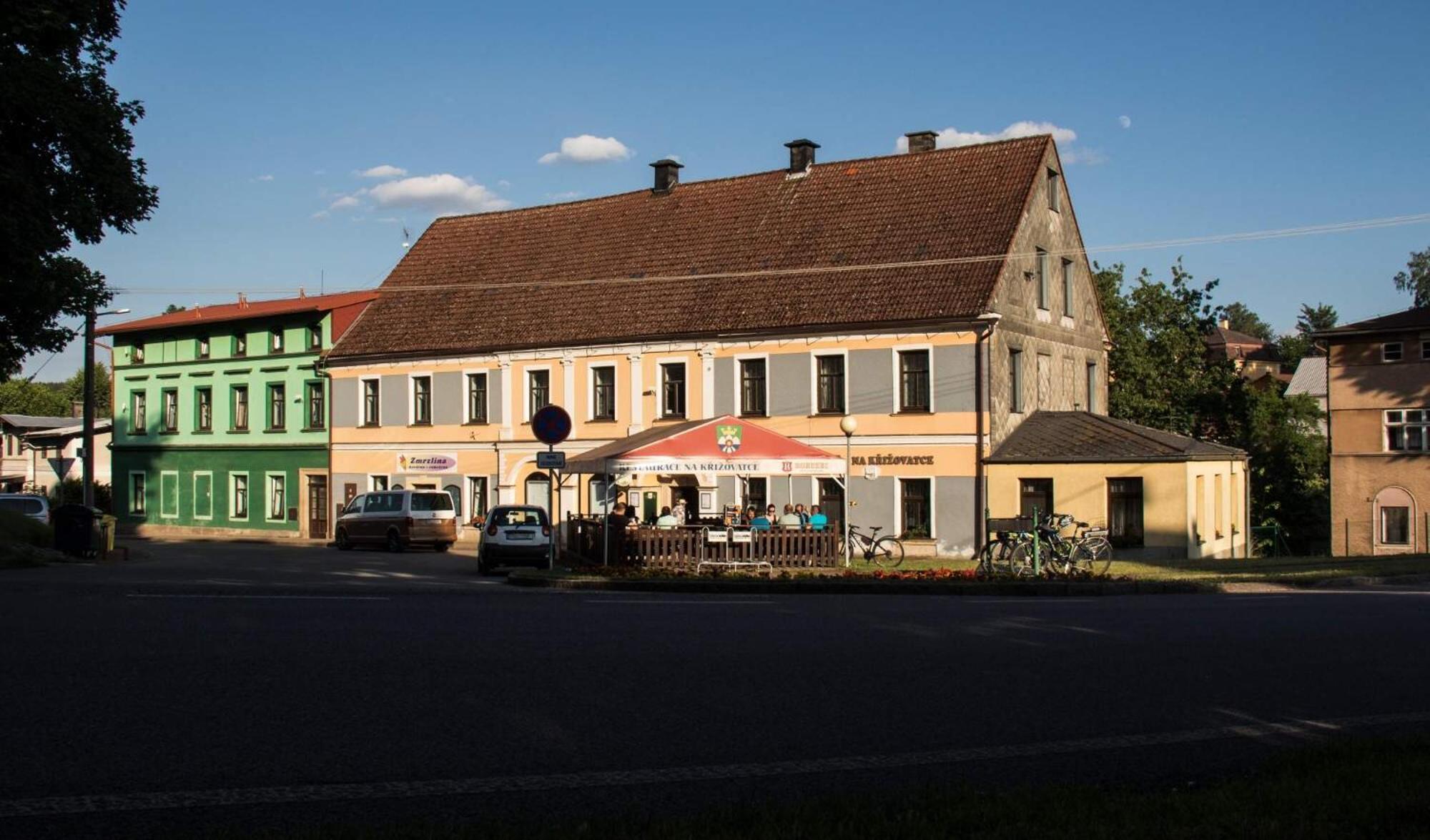 Restaurace Na Krizovatce Leilighet Božanov Eksteriør bilde