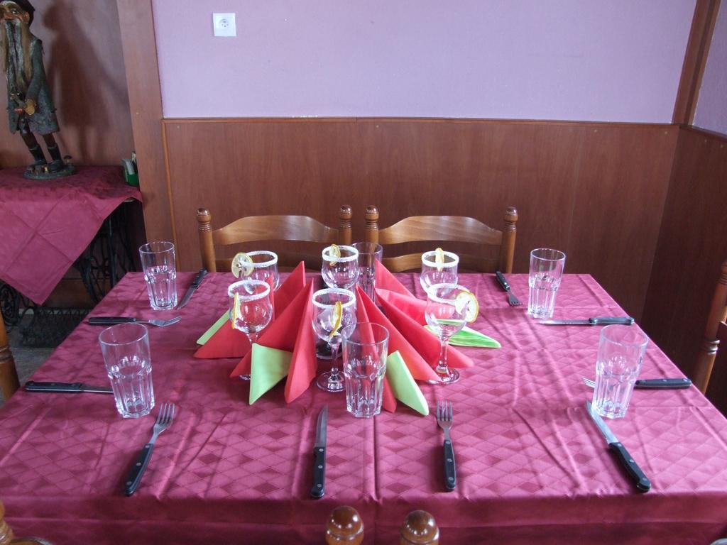 Restaurace Na Krizovatce Leilighet Božanov Rom bilde