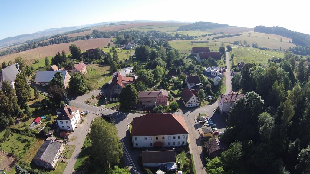 Restaurace Na Krizovatce Leilighet Božanov Eksteriør bilde